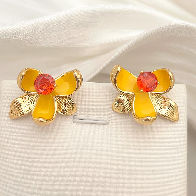 High-End Enamel Glaze Flower Stud Earrings Light Luxury Fashion Trend Zircon Stud Earrings Unique Personality Exaggerated Temperament Earrings
High-End Enamel Glaze Flower Stud Earrings Light Luxury Fashion Trend Zircon Stud Earrings Unique Personality Exaggerated Temperament Earrings