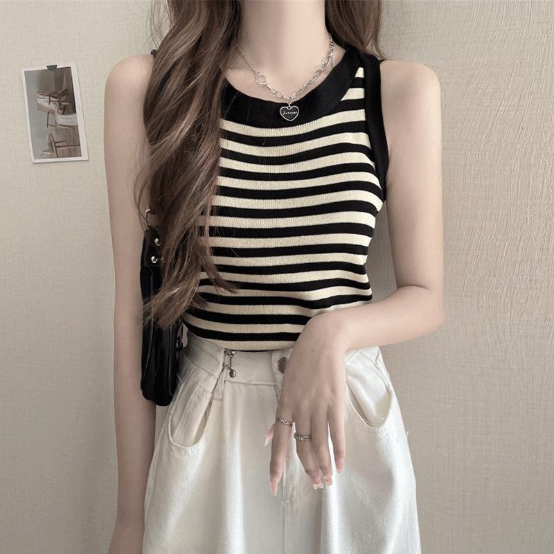 Women s Striped Knit Camisole: Sleeveless, Slim-Fit Summer Base Layer for Under Suits (2026). S (40-48 kg)
Women s Striped Knit Camisole: Sleeveless, Slim-Fit Summer Base Layer for Under Suits (2026). S (40-48 kg)
