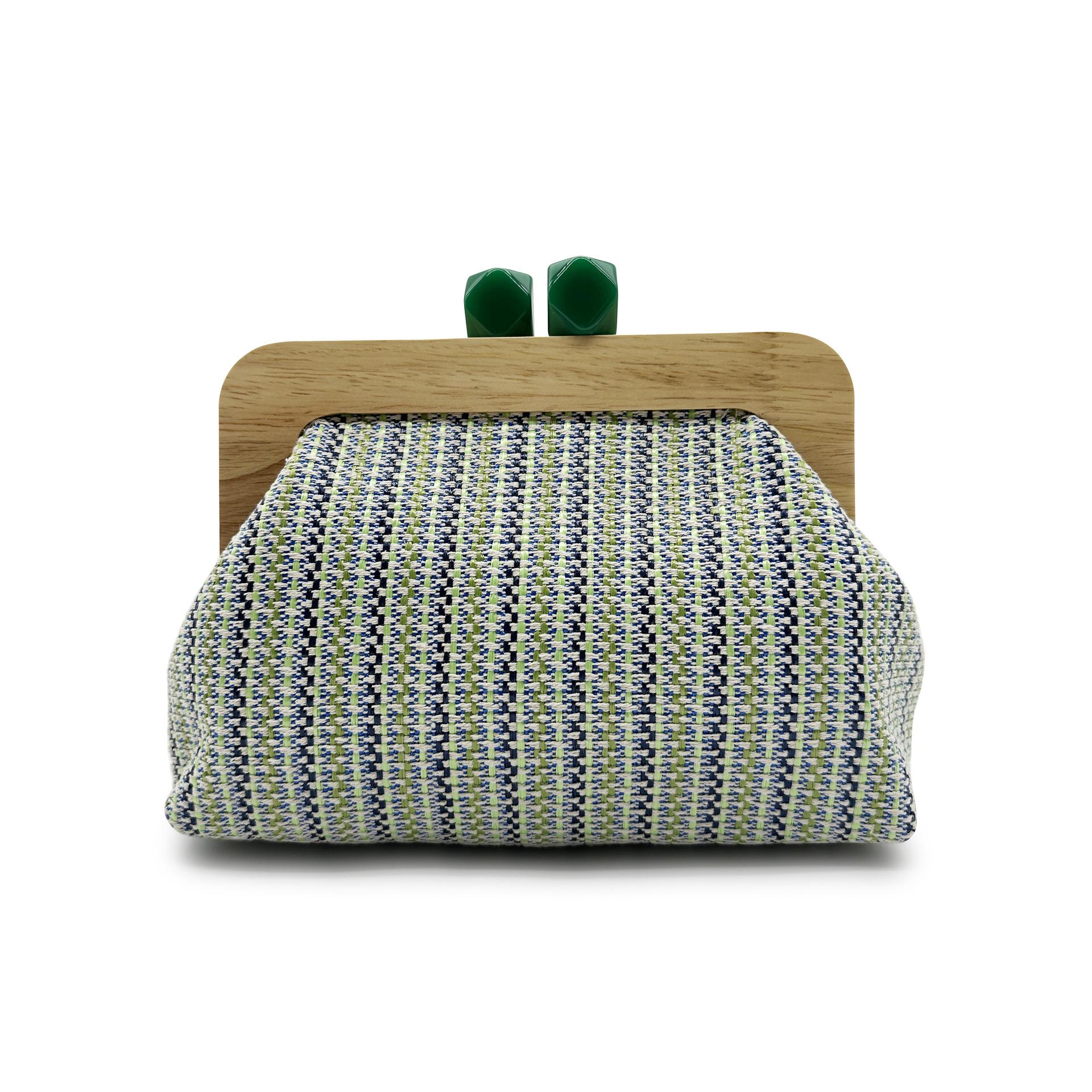 Summer new shoulder messenger bag straw woven colored striped clip women s bag 24*8*18cm темно-зелений колір
Summer new shoulder messenger bag straw woven colored striped clip women s bag 24*8*18cm темно-зелений колір