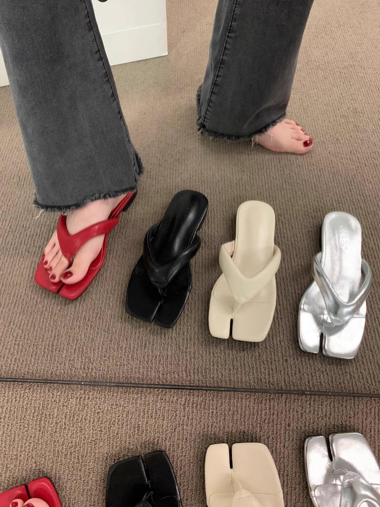 Retro Velcro word with woolen wool shoes women wear autumn and winter velvet loafers warm ballet cotton shoes 39 бежевый
Retro Velcro word with woolen wool shoes women wear autumn and winter velvet loafers warm ballet cotton shoes 39 бежевый