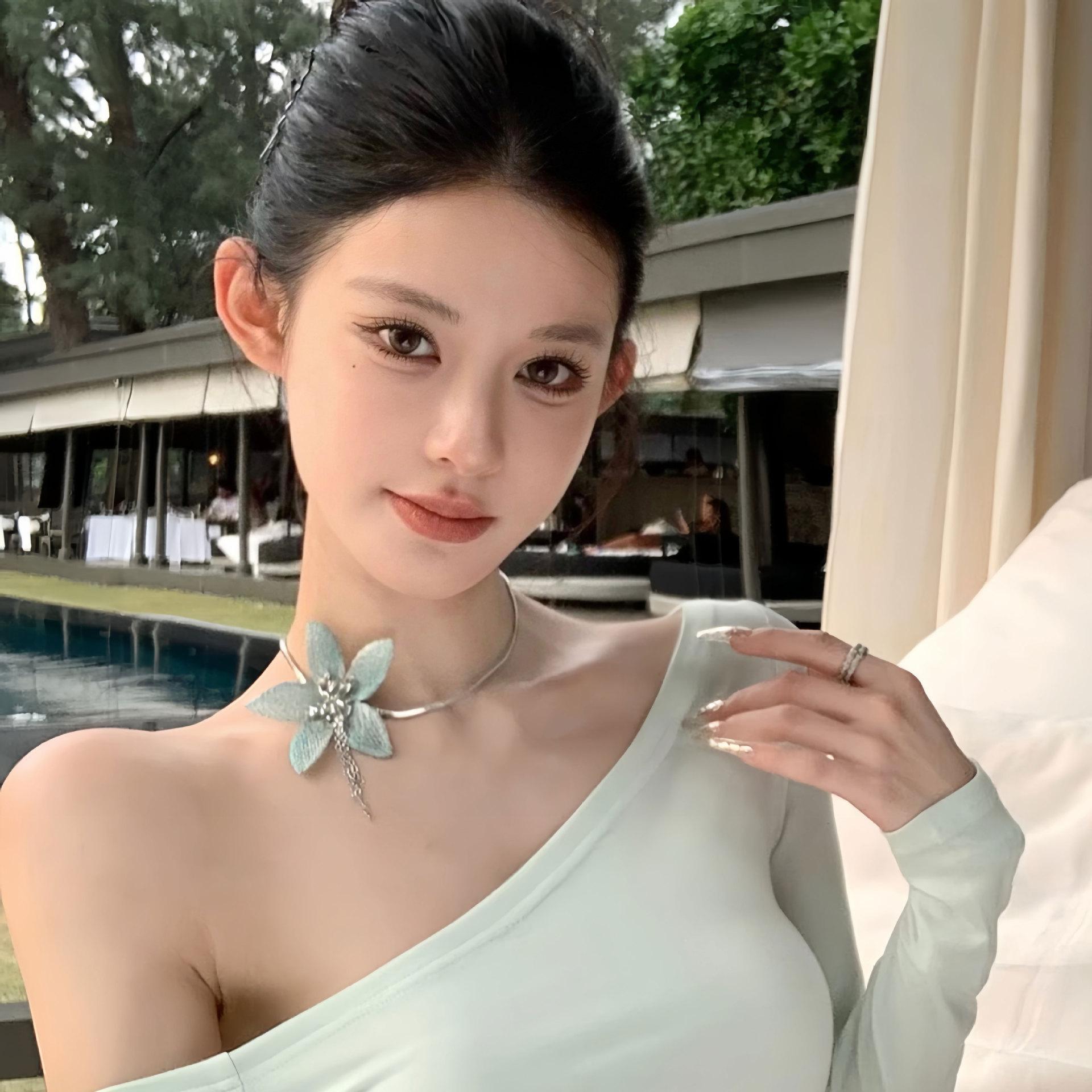 Fabric embroidery flower glass bead fringed necklace fashionable and simple versatile collarbone chain light luxury high-end necklace jewelry women
Fabric embroidery flower glass bead fringed necklace fashionable and simple versatile collarbone chain light luxury high-end necklace jewelry women