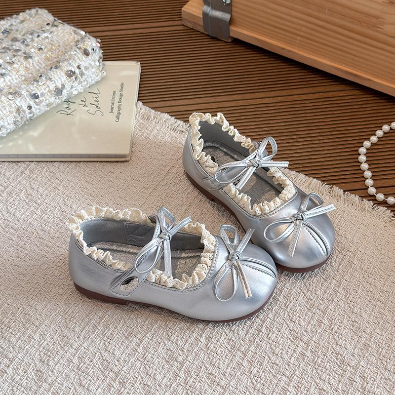 Princess Girls Leather Shoes with Lace Bowknot New Spring Toddler Ballet Flats Soft Sole Classic Kid School Party Mary Jane 25 срібний
Princess Girls Leather Shoes with Lace Bowknot New Spring Toddler Ballet Flats Soft Sole Classic Kid School Party Mary Jane 25 срібний
