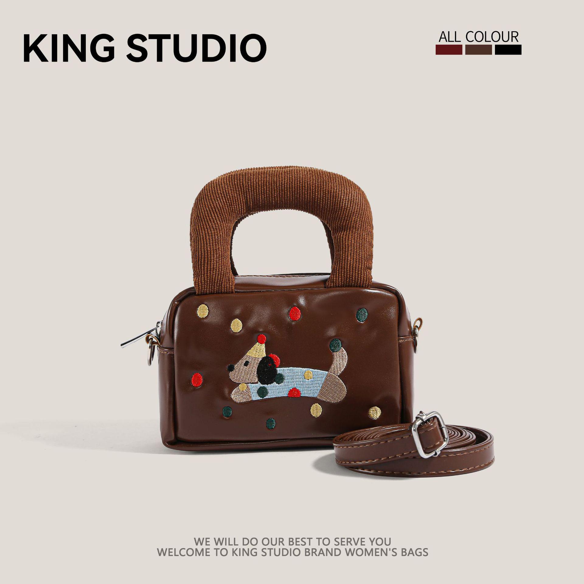 Женская модная сумка кроссбоди с дизайном таксы 2025 года: Универсальная, стильная квадратная сумка коричневый
Женская модная сумка кроссбоди с дизайном таксы 2025 года: Универсальная, стильная квадратная сумка коричневый