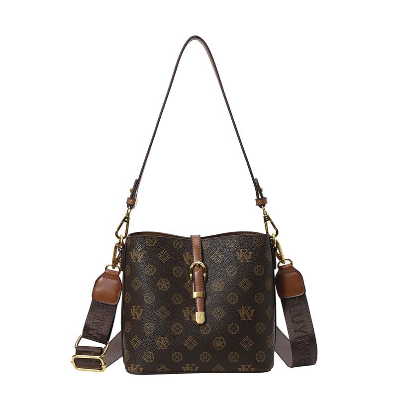 Винтажная европейская и американская сумка через плечо и кроссбоди с цветочным принтом
Винтажная европейская и американская сумка через плечо и кроссбоди с цветочным принтом