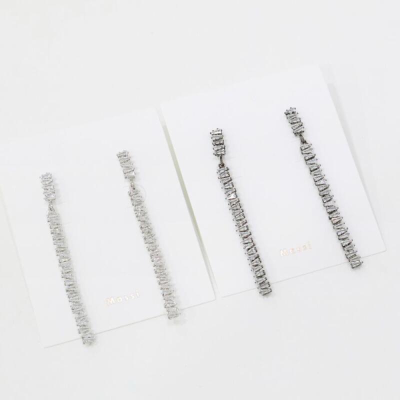 Women s Chic Silver Black Drop Earrings A31837_Black
Women s Chic Silver Black Drop Earrings A31837_Black
