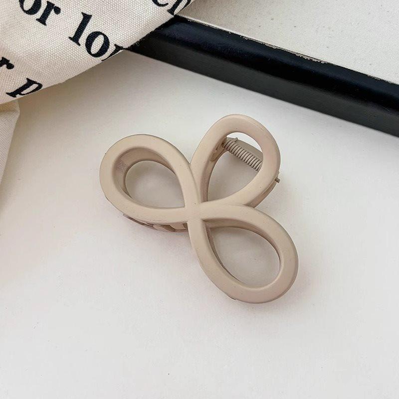 Vintage Frosted Shamrock Hair Clip for Women Elegant Shark Clip Fashion Girl Hair Claw Large Clip Ponytail Hairpin Crab Headwear
Vintage Frosted Shamrock Hair Clip for Women Elegant Shark Clip Fashion Girl Hair Claw Large Clip Ponytail Hairpin Crab Headwear