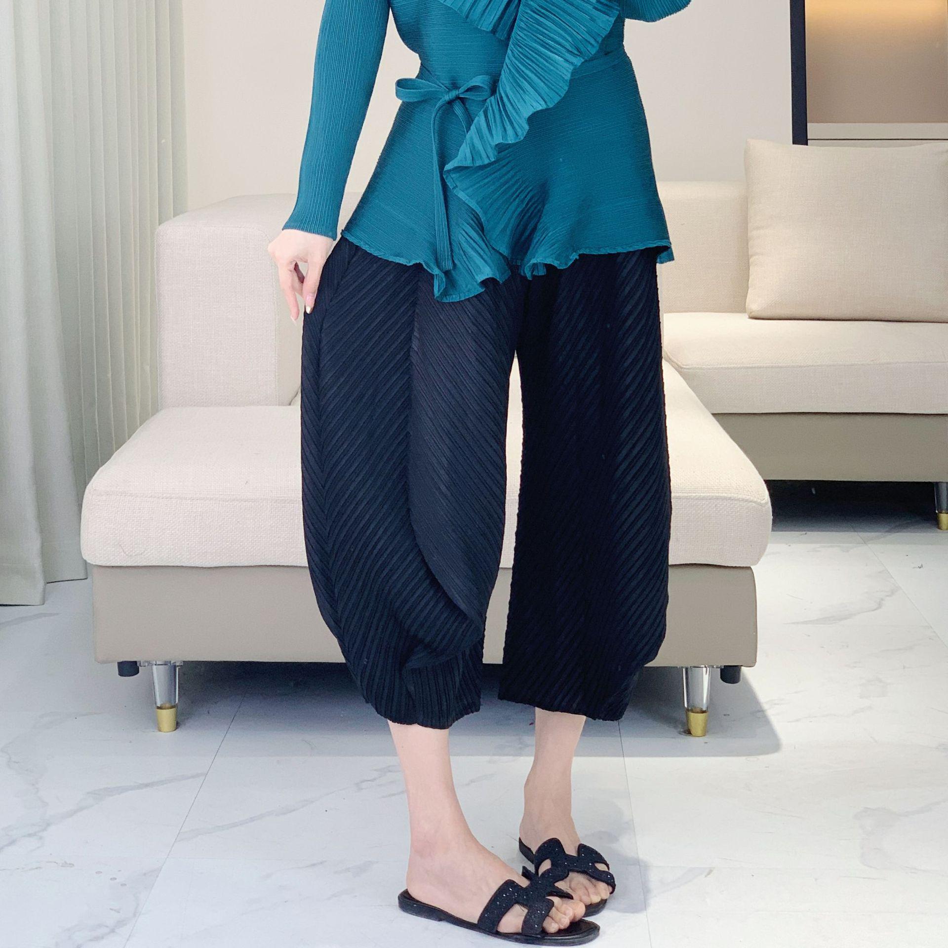 Miyake Women s 2025 Spring/Summer Pleated Wide-Leg Plus-Size Casual Pants One Size (suitable for 90-150 jin) чёрный
Miyake Women s 2025 Spring/Summer Pleated Wide-Leg Plus-Size Casual Pants One Size (suitable for 90-150 jin) чёрный