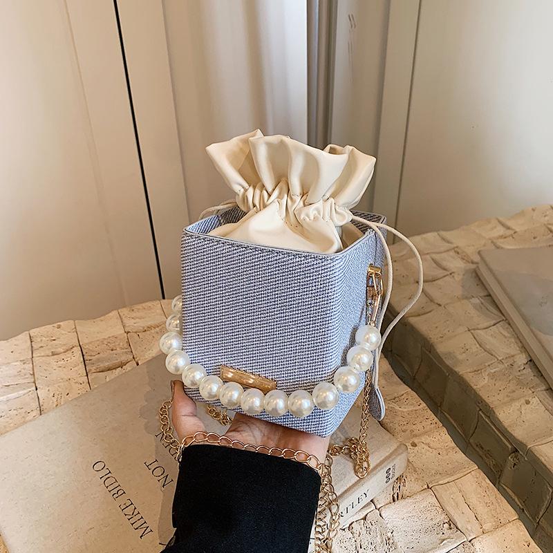 Модные сумки для женщин, летние маленькие сумки, новая летняя модная сумка-ведро, повседневная простая сумка через плечо
Модные сумки для женщин, летние маленькие сумки, новая летняя модная сумка-ведро, повседневная простая сумка через плечо