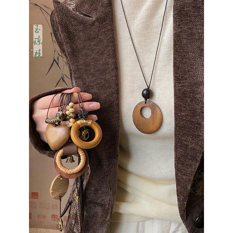 Ethnic style Zen long round necklace Bohemian new Chinese style sweater chain black rope high-end accessories
Ethnic style Zen long round necklace Bohemian new Chinese style sweater chain black rope high-end accessories