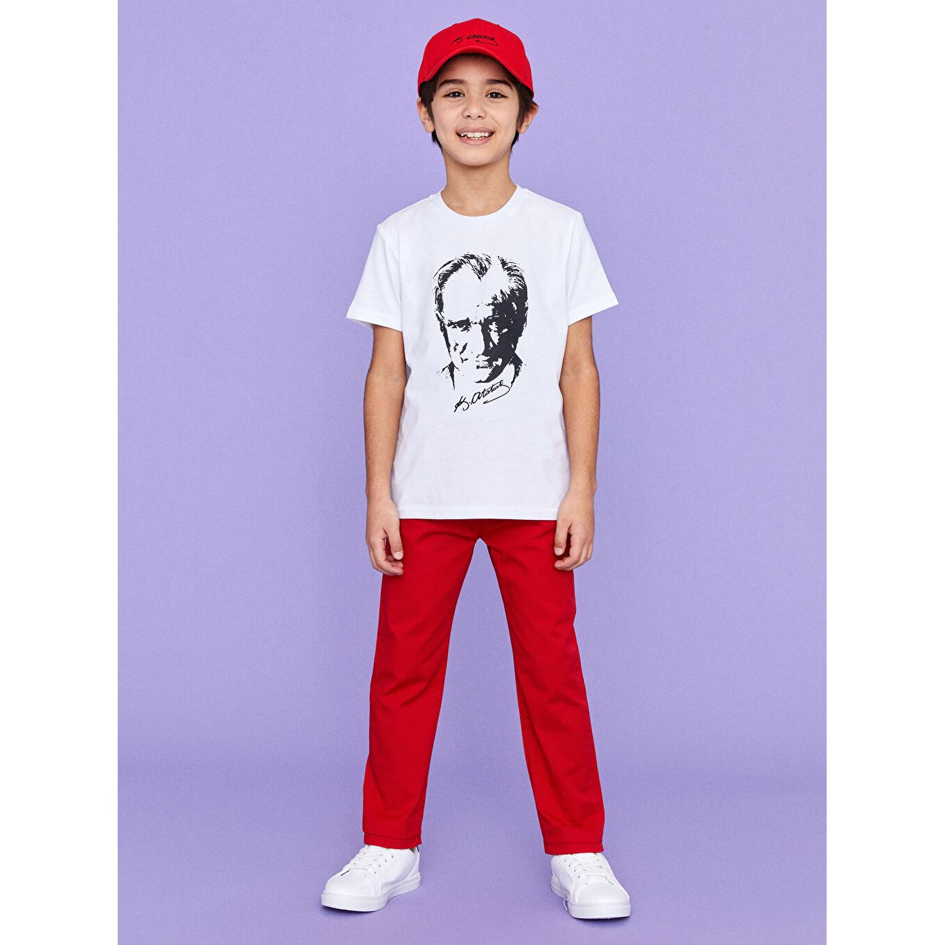 Футболка с короткими рукавами для мальчиков с круглым вырезом и принтом Atatürk, белая
Футболка с короткими рукавами для мальчиков с круглым вырезом и принтом Atatürk, белая