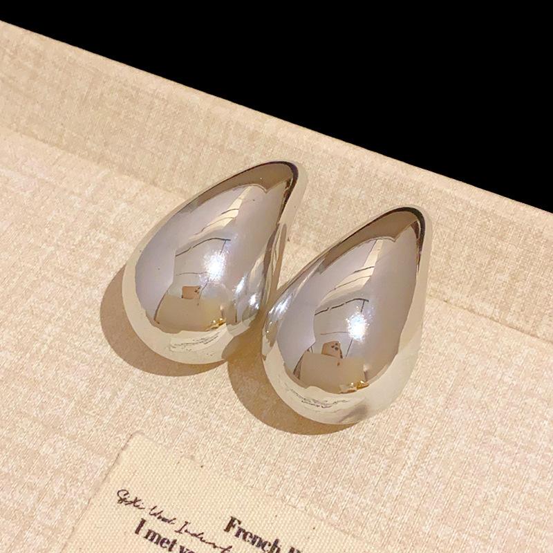 Steel needle water drop acrylic stud earrings European and American exaggerated atmosphere earrings niche simple temperament earrings women
Steel needle water drop acrylic stud earrings European and American exaggerated atmosphere earrings niche simple temperament earrings women