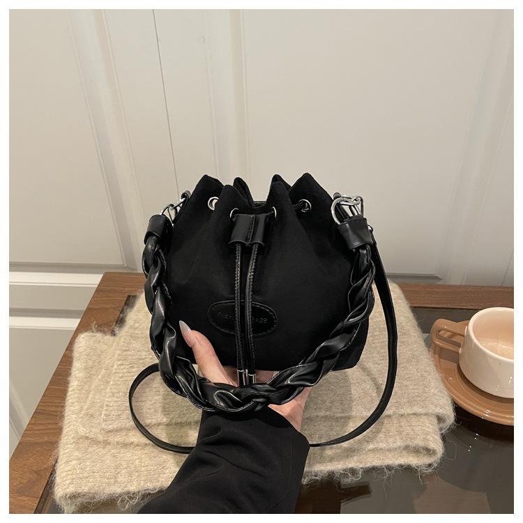 Spring New Retro Top Handle Bag Comfortable and Versatile Texture Bucket Bag Women Fashi Matte Korea Style Simple Shoulder Bag чёрный
Spring New Retro Top Handle Bag Comfortable and Versatile Texture Bucket Bag Women Fashi Matte Korea Style Simple Shoulder Bag чёрный