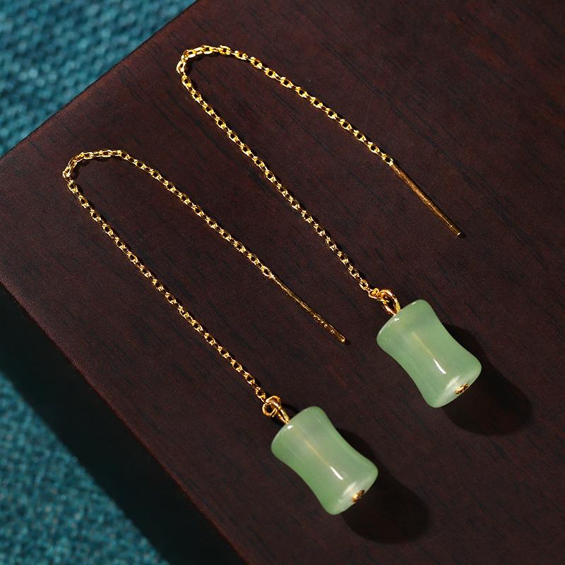 Aieryuan Design Bamboo Joint Earrings, Imitation Hetian Jade, New Chinese Style, Niche High-End Threaded Earrings. Electroplated 24K Gold Color
Aieryuan Design Bamboo Joint Earrings, Imitation Hetian Jade, New Chinese Style, Niche High-End Threaded Earrings. Electroplated 24K Gold Color