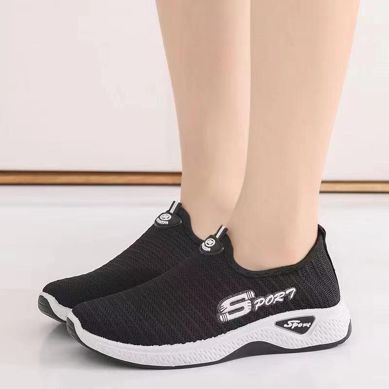 Old Beijing cloth shoes women s casual one-pedal breathable running shoes flying weaving casual soft-soled square dance mother shoes 36
Old Beijing cloth shoes women s casual one-pedal breathable running shoes flying weaving casual soft-soled square dance mother shoes 36