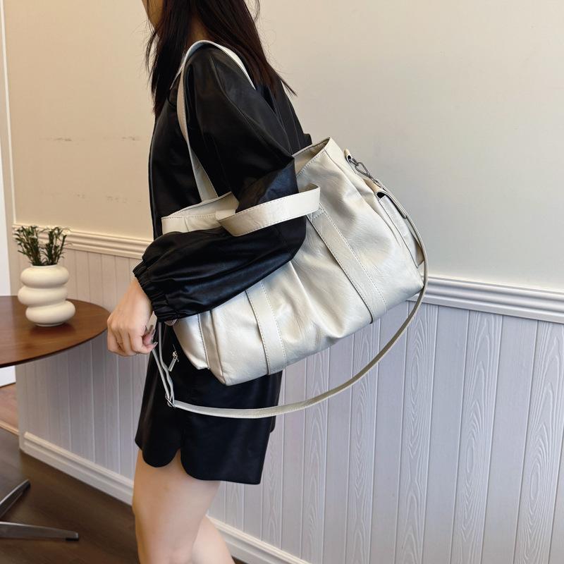 Large capacity tote bag 2025 new casual versatile shoulder messenger bag simple retro women s bag 35*18*28 off білий колір
Large capacity tote bag 2025 new casual versatile shoulder messenger bag simple retro women s bag 35*18*28 off білий колір