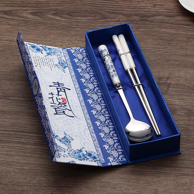 Bingyue Chinese Blue and White Porcelain Dinnerware Set
Bingyue Chinese Blue and White Porcelain Dinnerware Set