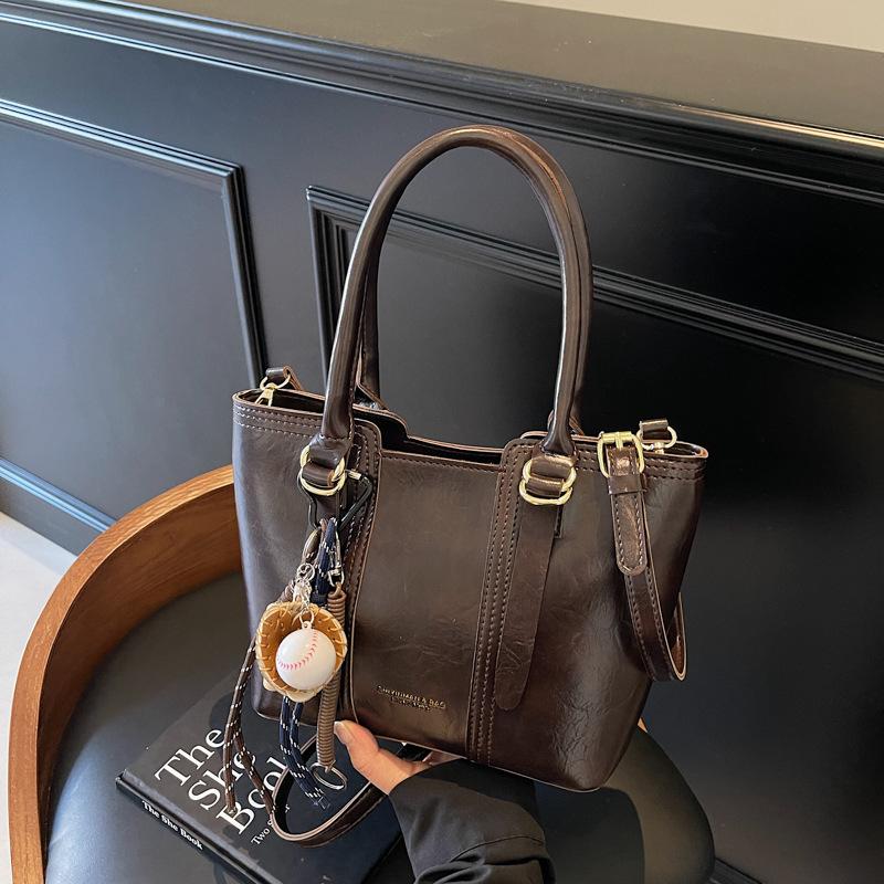 Hand carry tote bag women s autumn and winter 2025 new textured commuter bucket bag versatile shoulder bag casual messenger bag No pendant темно-коричневого кольору
Hand carry tote bag women s autumn and winter 2025 new textured commuter bucket bag versatile shoulder bag casual messenger bag No pendant темно-коричневого кольору