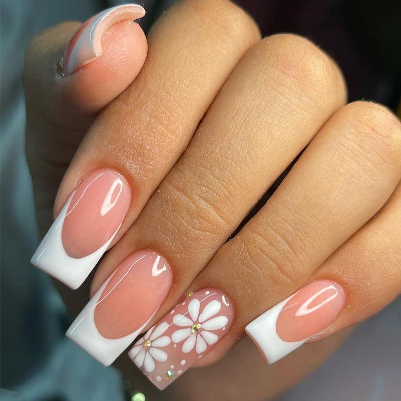 SHEIN White Flower Rhinestone Press-on Nails: Medium Long, 24 Piece Set Gold Plated Glue
SHEIN White Flower Rhinestone Press-on Nails: Medium Long, 24 Piece Set Gold Plated Glue