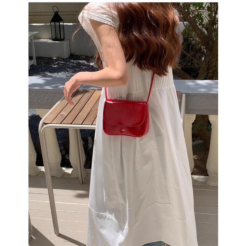 Niche retro red bag women s 2025 new simple temperament saddle bag versatile soft leather commuter messenger bag червоний
Niche retro red bag women s 2025 new simple temperament saddle bag versatile soft leather commuter messenger bag червоний