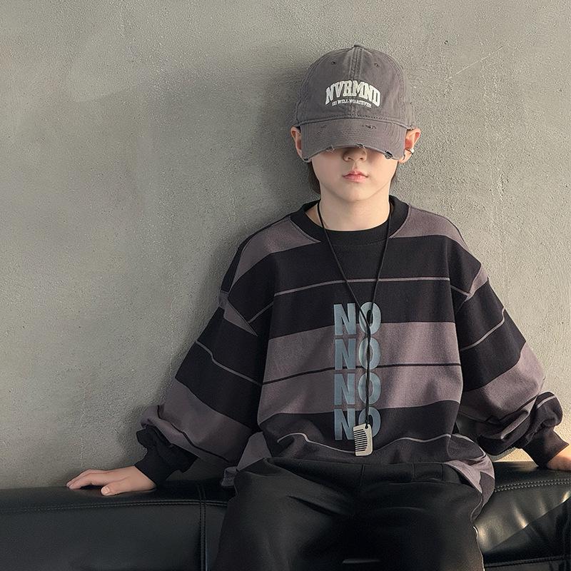 Полосатый свитшот для мальчиков: Удобная и стильная осенняя одежда для подростков, коллекция 2025 140 cm серый
Полосатый свитшот для мальчиков: Удобная и стильная осенняя одежда для подростков, коллекция 2025 140 cm серый