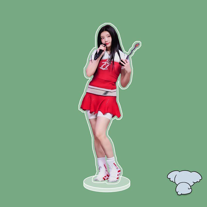 15cm ILLIT Merchandise: Acrylic Stand featuring Yunah, Park Min-ju, Moka, Lee Won-hee, and Wonhee.
15cm ILLIT Merchandise: Acrylic Stand featuring Yunah, Park Min-ju, Moka, Lee Won-hee, and Wonhee.
