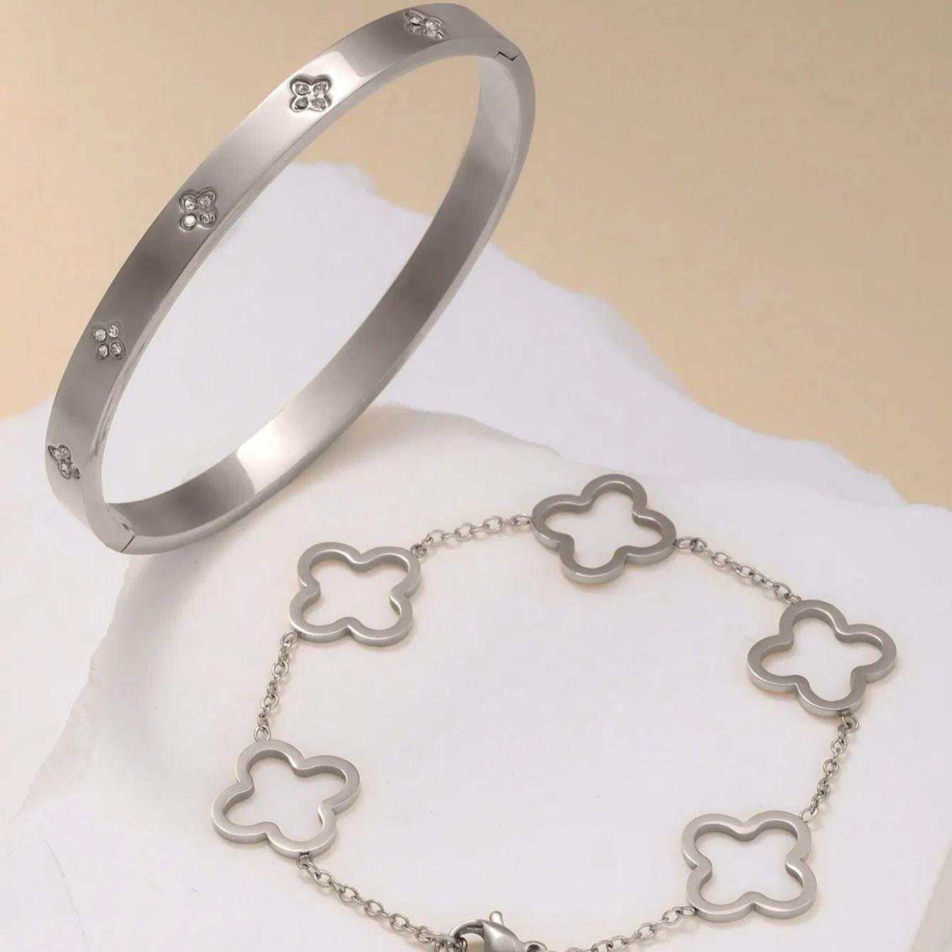 1 Set Fashion Light Luxury Stainless Steel Four Leaf Flower Bracelet, Suitable for Women Daily and Party Wear Gift for Friends
1 Set Fashion Light Luxury Stainless Steel Four Leaf Flower Bracelet, Suitable for Women Daily and Party Wear Gift for Friends