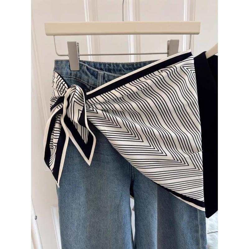 1PC flower triangular silk scarf female design sense versatile belt fart curtain decorative neck scarf scarf
1PC flower triangular silk scarf female design sense versatile belt fart curtain decorative neck scarf scarf