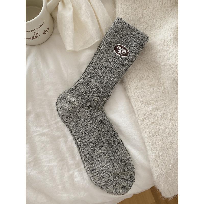Women s Mid-calf Socks for Autumn and Winter, Woolen Socks with Embroidered Letters, Thickened and Warm, Long Socks for Women 1 pair сірий колір
Women s Mid-calf Socks for Autumn and Winter, Woolen Socks with Embroidered Letters, Thickened and Warm, Long Socks for Women 1 pair сірий колір