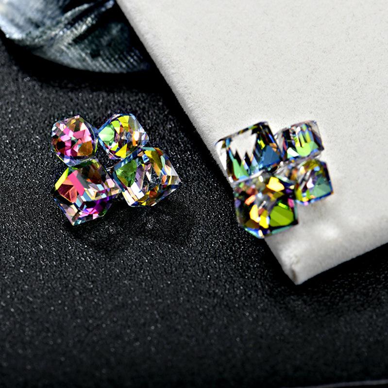 Серьги с кристаллами Shijia Luxe: Игла из стерлингового серебра с разноцветным дизайном в виде кубика сахара для женщин
Серьги с кристаллами Shijia Luxe: Игла из стерлингового серебра с разноцветным дизайном в виде кубика сахара для женщин