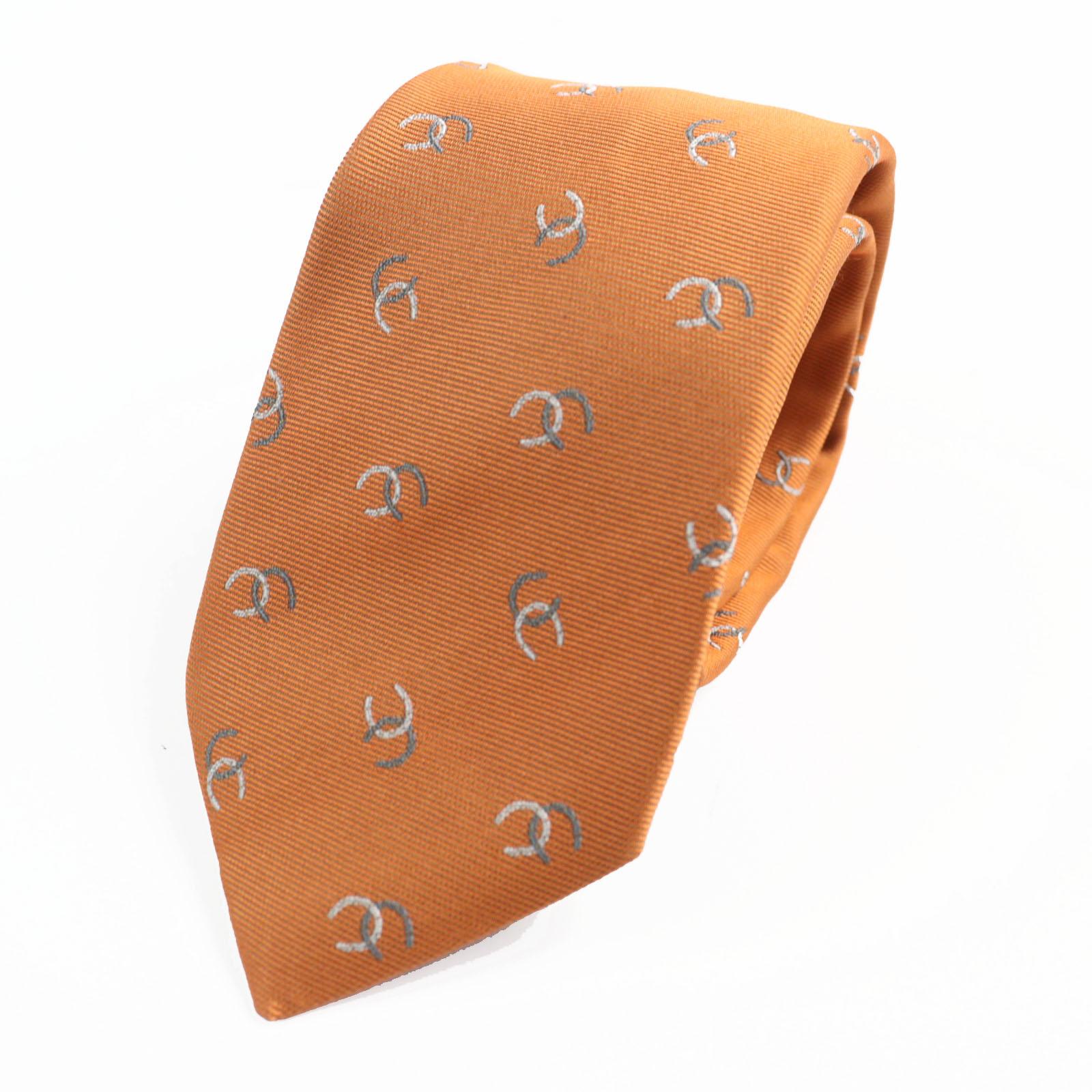 Pristine HERMES tie Horseshoe pattern silk mens 339359T Used
Pristine HERMES tie Horseshoe pattern silk mens 339359T Used