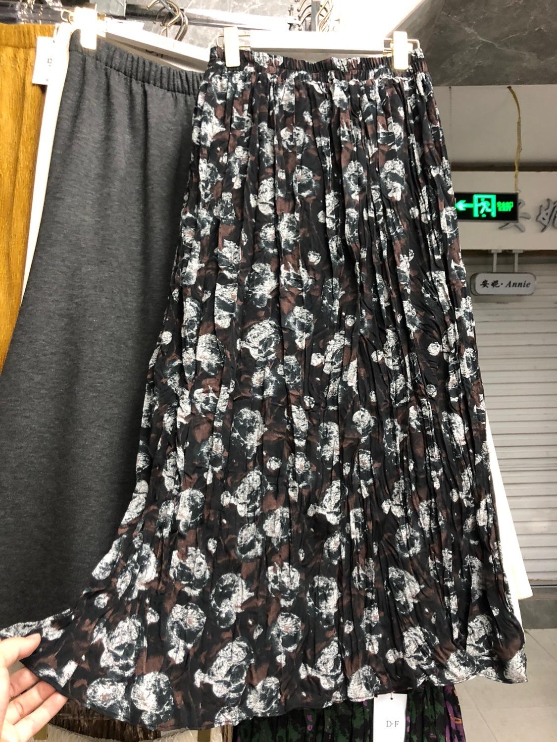 Юбка с бюстом женская 2025 новая цветочная юбка Тонкая плиссированная юбка дизайн чувство ретро цветочная юбка One size
Юбка с бюстом женская 2025 новая цветочная юбка Тонкая плиссированная юбка дизайн чувство ретро цветочная юбка One size