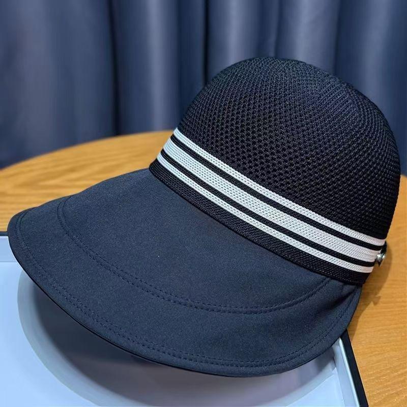 Light and breathable sunscreen bucket hat women can hang masks in spring and summer, big-brimmed sunshade hat outdoor travel sunshade sunscreen hat
Light and breathable sunscreen bucket hat women can hang masks in spring and summer, big-brimmed sunshade hat outdoor travel sunshade sunscreen hat