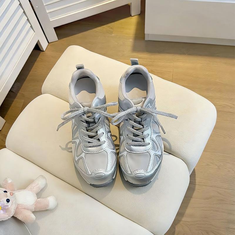 Popular CMcm inner height increase new German training shoes women s retro mountain style platform casual sports shoes 40
Popular CMcm inner height increase new German training shoes women s retro mountain style platform casual sports shoes 40