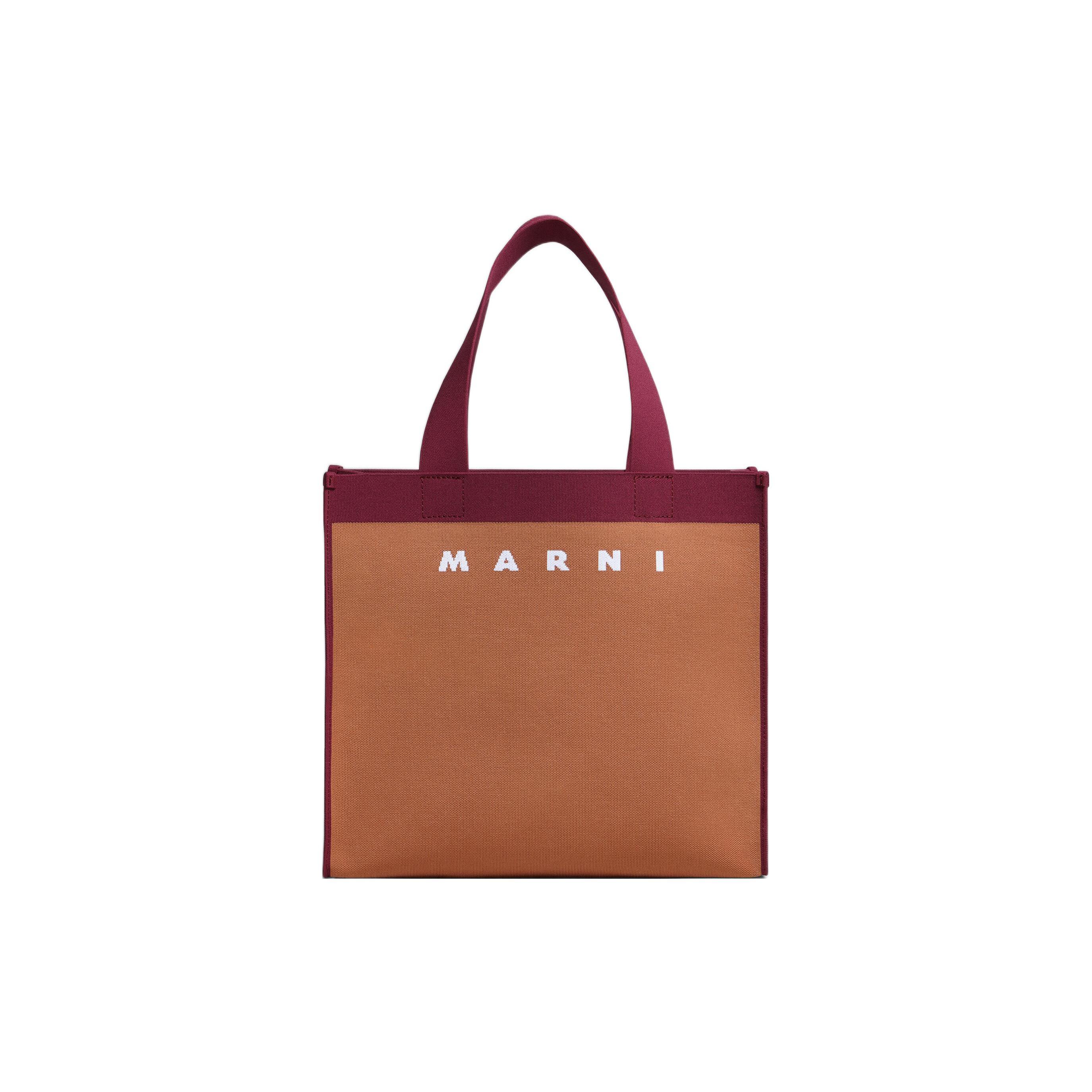 Новая двухцветная сумка-тоут с логотипом MARNI SHMP0076A2P4602ZO196 43.9*21.1*40.1CM
Новая двухцветная сумка-тоут с логотипом MARNI SHMP0076A2P4602ZO196 43.9*21.1*40.1CM