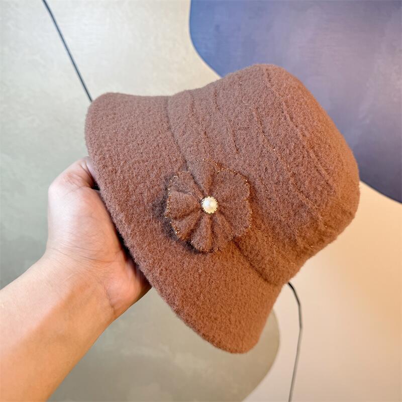 Корейская шляпа-панама Новый стиль для женщин Осенне-зимний стиль Складная Модная Универсальная Теплая Шляпа рыбака с жемчужным цветком Трендовая Adjustable
Корейская шляпа-панама Новый стиль для женщин Осенне-зимний стиль Складная Модная Универсальная Теплая Шляпа рыбака с жемчужным цветком Трендовая Adjustable