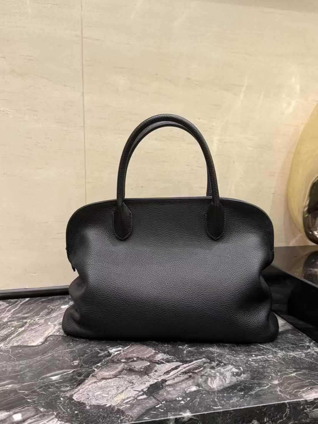 Korean Genuine Leather Women s Bag Niche Cowhide Official Document Tote Bag Women s Armpit Bag Shell Bag Large Capacity Single Shoulder Crossbody Bag 30 X 10 X 22 CM чорний
Korean Genuine Leather Women s Bag Niche Cowhide Official Document Tote Bag Women s Armpit Bag Shell Bag Large Capacity Single Shoulder Crossbody Bag 30 X 10 X 22 CM чорний