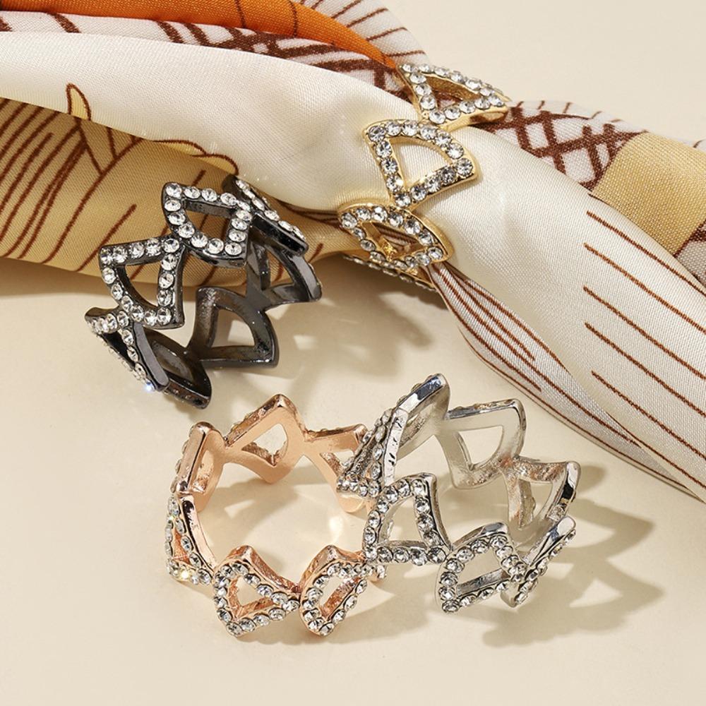 Hollow Out Silk Scarf Tube Diamond Inlaid Shawl Fixed Buckle Exquisite Scarf Clip рожевий колір золота
Hollow Out Silk Scarf Tube Diamond Inlaid Shawl Fixed Buckle Exquisite Scarf Clip рожевий колір золота