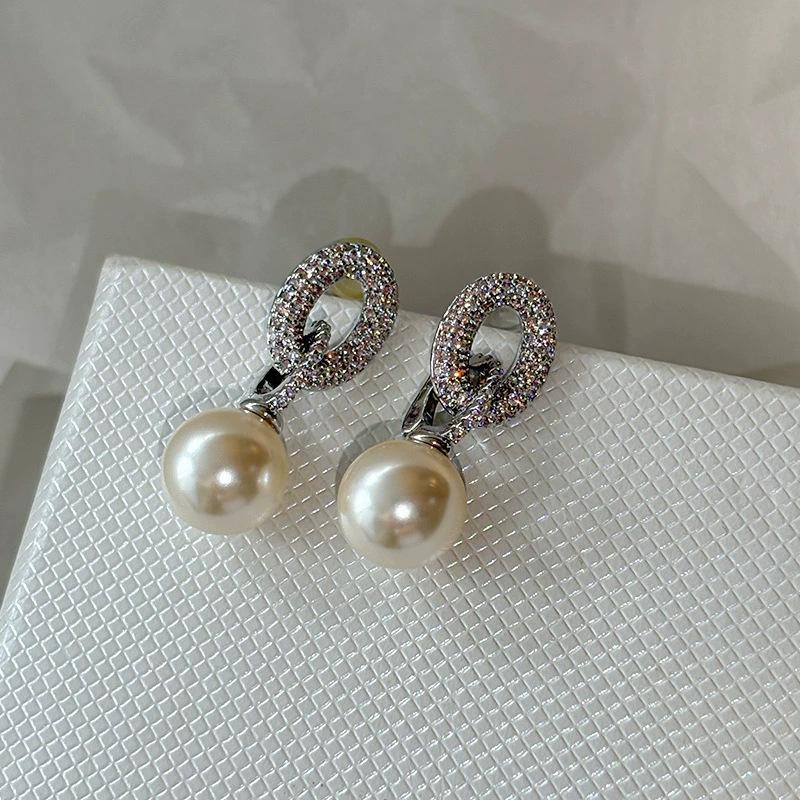 Home Diamond round pearl earrings women s new Australian white pure silver needle earrings light luxury high-end ear jewelry
Home Diamond round pearl earrings women s new Australian white pure silver needle earrings light luxury high-end ear jewelry