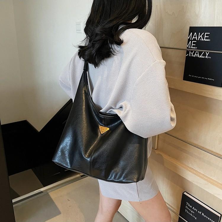 Tote women s bags spring new fashion high-end women s bags versatile single shoulder diagonal cross armpit bags
Tote women s bags spring new fashion high-end women s bags versatile single shoulder diagonal cross armpit bags
