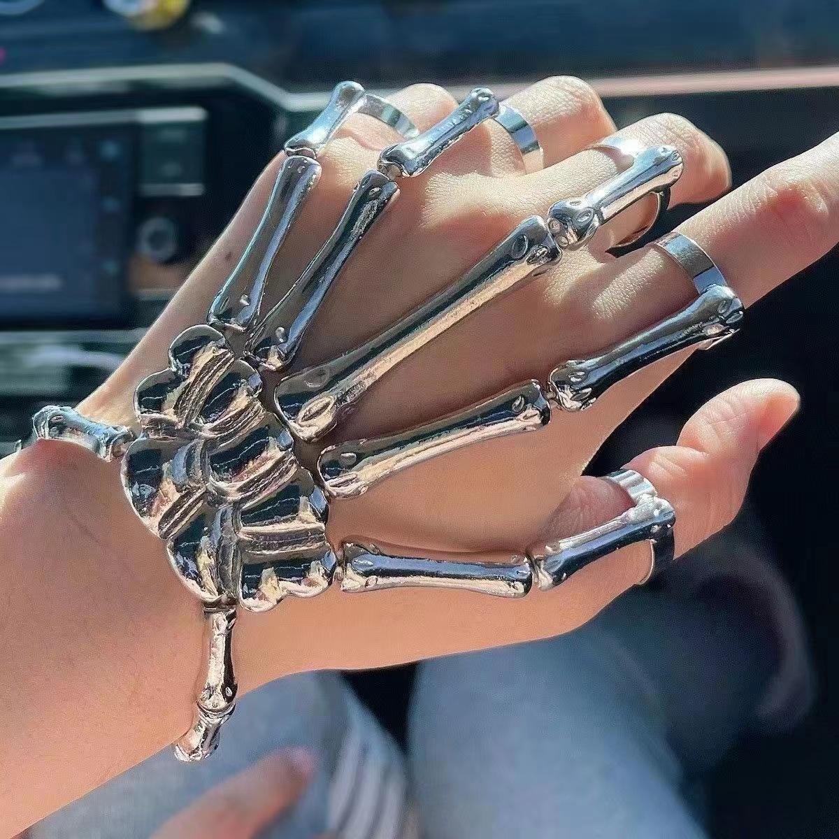 Euramerican Fashion Ring Retro Punk Anime Personality Pointed Claw Finger Cover Ghost Hand Skeleton Ring Metal Pearl Ring срібний
Euramerican Fashion Ring Retro Punk Anime Personality Pointed Claw Finger Cover Ghost Hand Skeleton Ring Metal Pearl Ring срібний