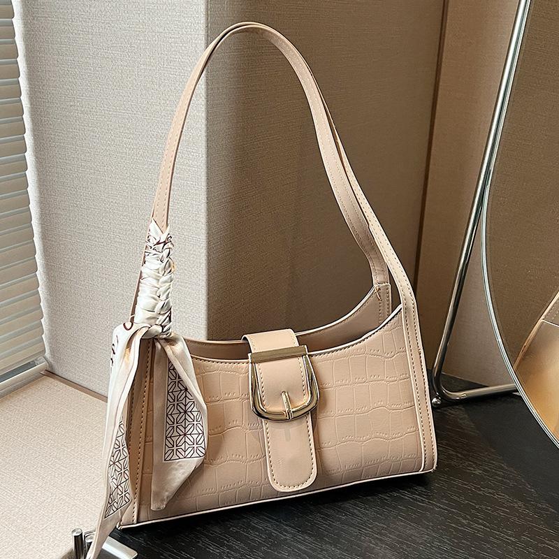 Simple texture niche design bag women s 2025 new summer versatile fashion single shoulder underarm bag method stick bag
Simple texture niche design bag women s 2025 new summer versatile fashion single shoulder underarm bag method stick bag