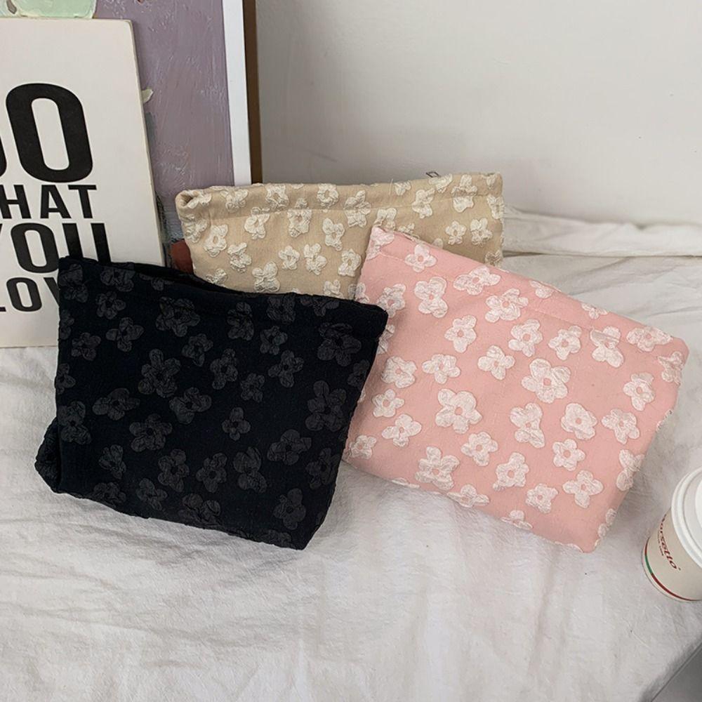 Portable Flower Makeup Bag Zipper Storage Organizer Wear-resistant Cosmetic Pouch Girl style 3
Portable Flower Makeup Bag Zipper Storage Organizer Wear-resistant Cosmetic Pouch Girl style 3