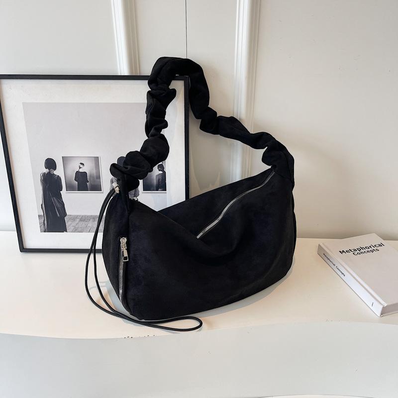 Большая вместительная сумка через плечо женская 2024 осень новый тренд мода досуг пригородный косой ремень сумка женская чёрный