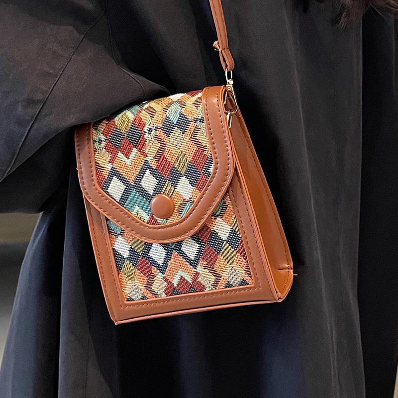 Высокая текстура модная вертикальная сумка-мессенджер женская популярная сумка нишевая сумка через плечо сумка для мобильного телефона клетчатая сумка женская
Высокая текстура модная вертикальная сумка-мессенджер женская популярная сумка нишевая сумка через плечо сумка для мобильного телефона клетчатая сумка женская