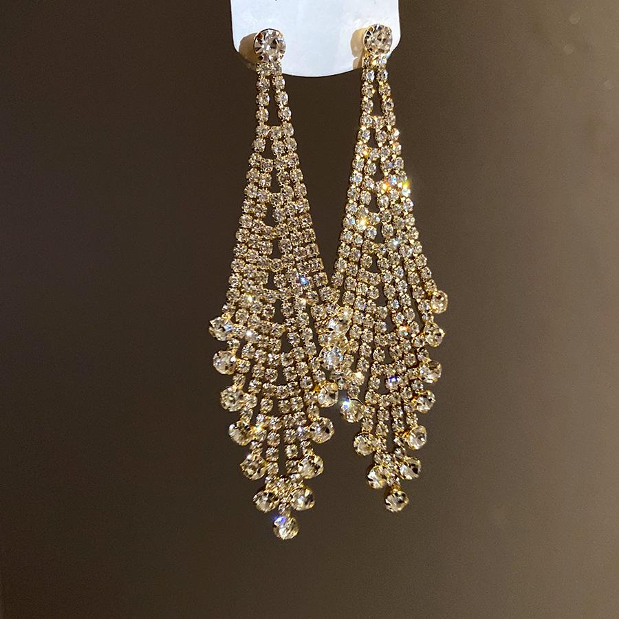 European and American silver needle diamond fringed earrings new retro personality simple fashion earrings light luxury high-end earrings women
European and American silver needle diamond fringed earrings new retro personality simple fashion earrings light luxury high-end earrings women