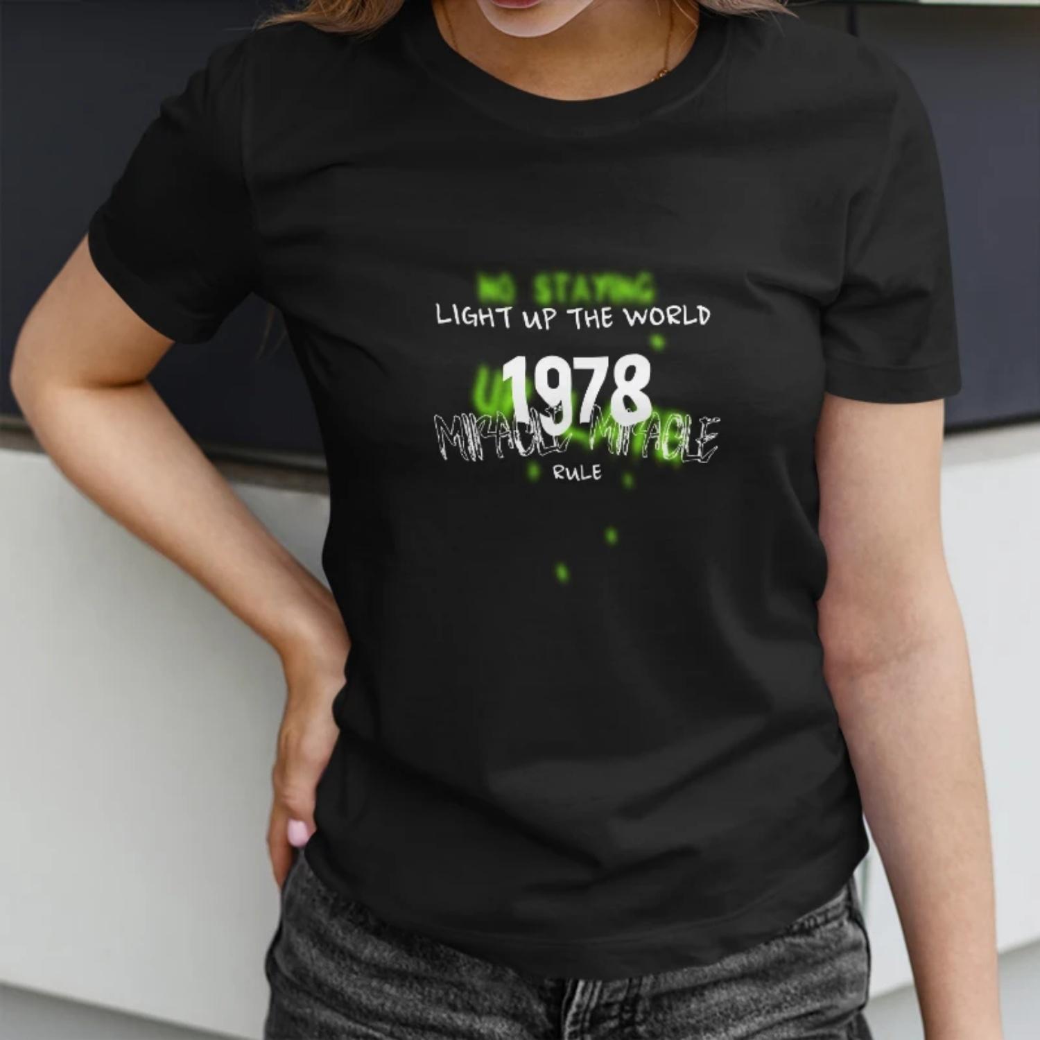 Women s Red T-Shirt with Light Up The World 1978 Graphic Print - Casual Summer Tee for Daily Wear XXXXXL чорний
Women s Red T-Shirt with Light Up The World 1978 Graphic Print - Casual Summer Tee for Daily Wear XXXXXL чорний