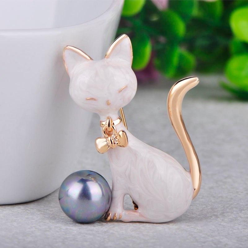 Новые милые броши в форме кошки с бантом, серая имитация жемчуга, эмалированные украшения для женщин и девочек, костюм, пальто, булавки для корсажа золотой