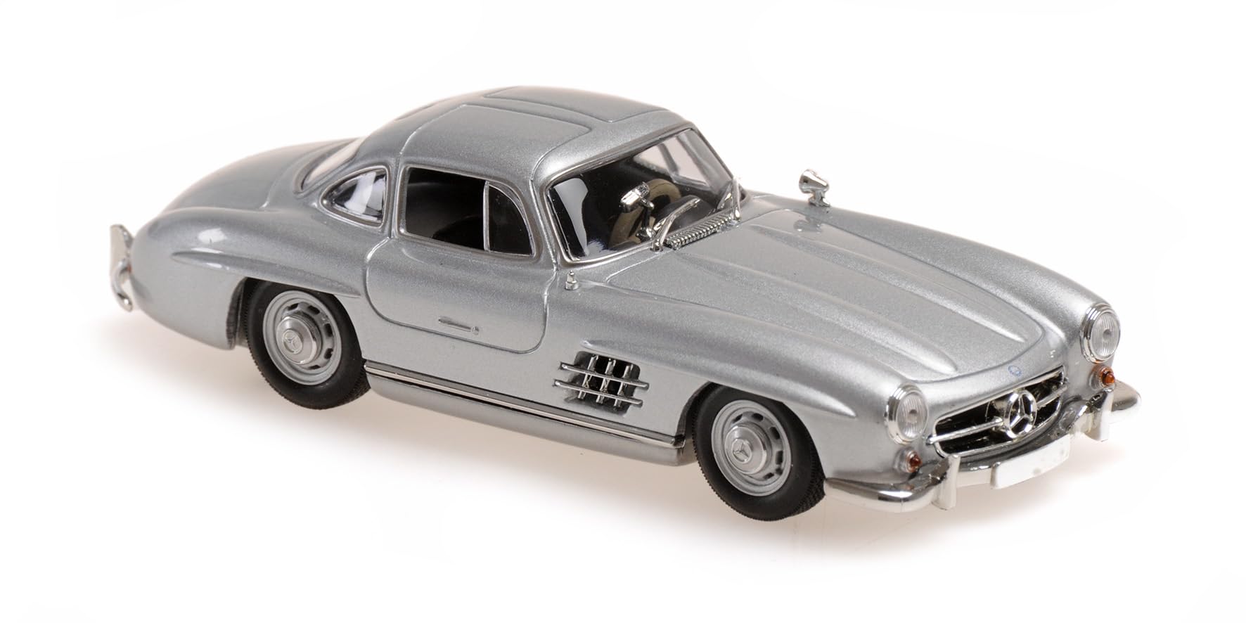 MaxiChamps scale 300 SL 1955 Silver 1/43 Mercedes-Benz (W198 I)
MaxiChamps scale 300 SL 1955 Silver 1/43 Mercedes-Benz (W198 I)