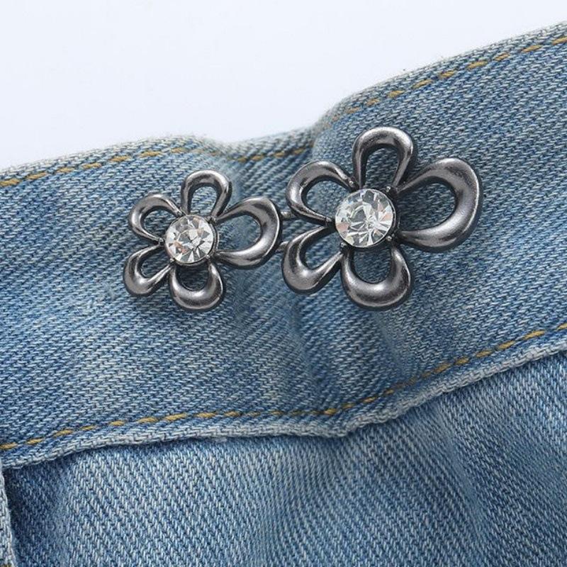 Metal Flower Shaped Waist Button Decorative Snap Fastener Non Nail Installation Suitable for Clothing and Accessories with Clear Center Rhinestone One Size чёрный
Metal Flower Shaped Waist Button Decorative Snap Fastener Non Nail Installation Suitable for Clothing and Accessories with Clear Center Rhinestone One Size чёрный