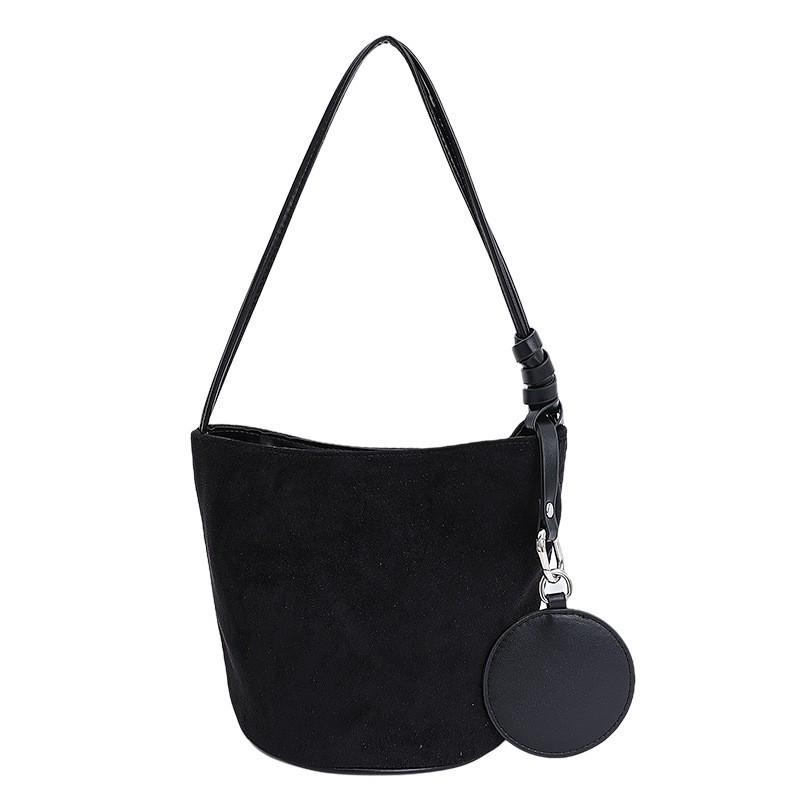 Early Retro Matte Commuter Bucket Bag Women Simple High-end Large-capacity Single-shoulder Underarm чорний
Early Retro Matte Commuter Bucket Bag Women Simple High-end Large-capacity Single-shoulder Underarm чорний